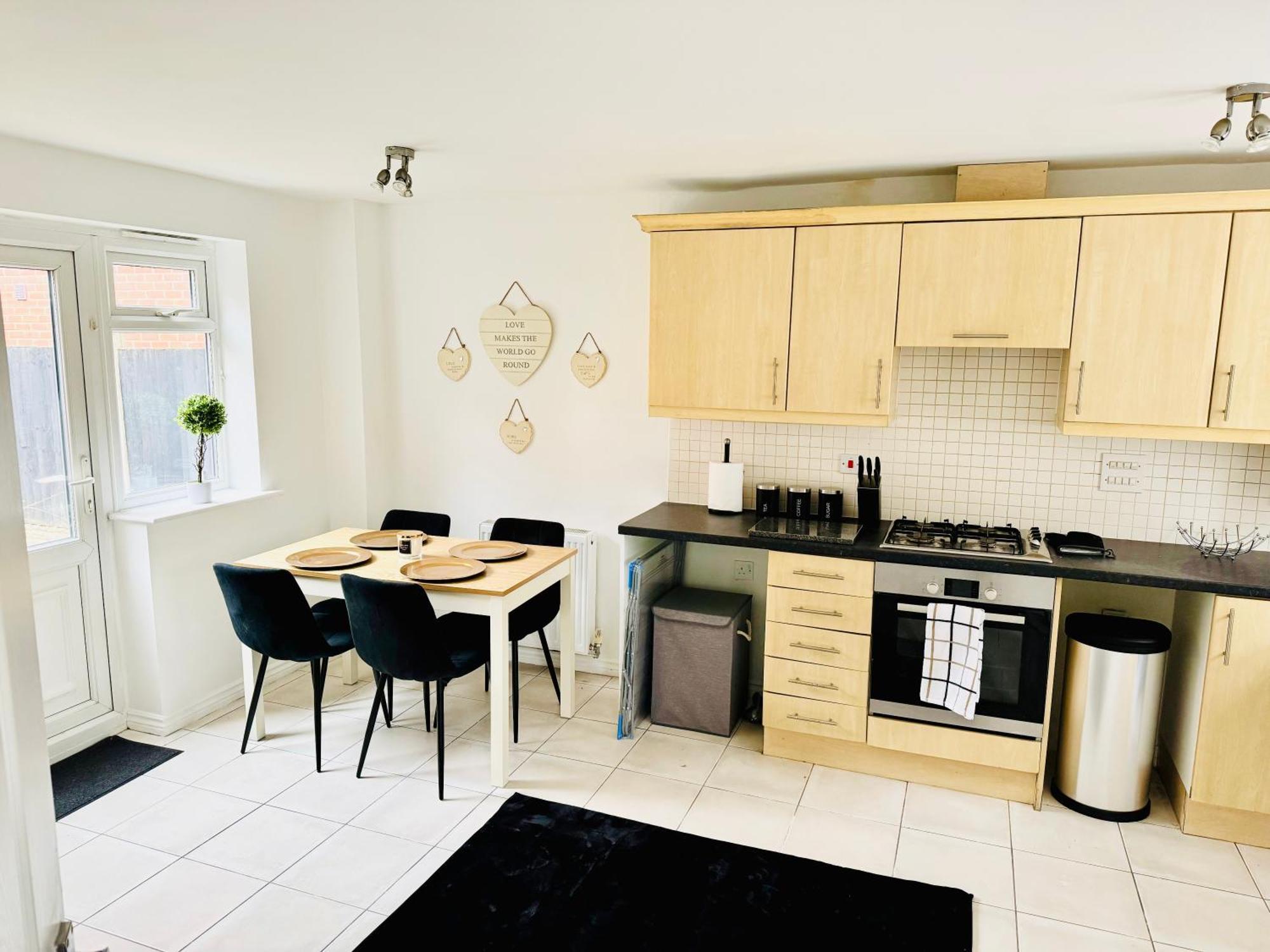 Harmony House 3 Bedroom New Build For Families, Contractors, Black Country Museum Sleeps 6 提普顿 外观 照片