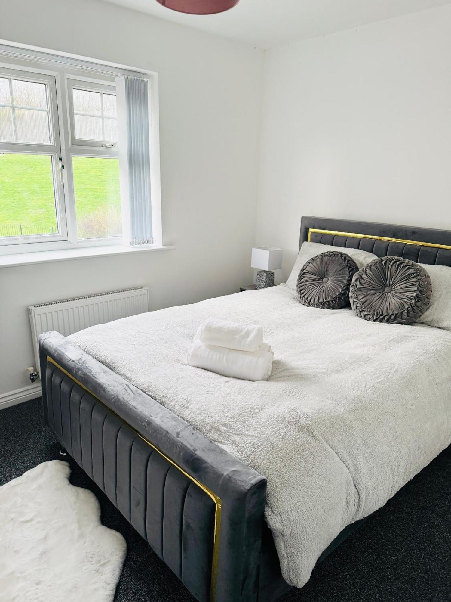 Harmony House 3 Bedroom New Build For Families, Contractors, Black Country Museum Sleeps 6 提普顿 外观 照片
