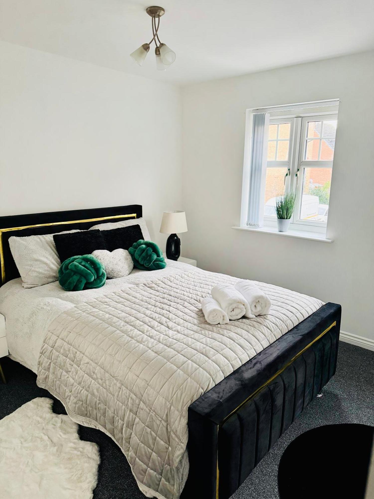 Harmony House 3 Bedroom New Build For Families, Contractors, Black Country Museum Sleeps 6 提普顿 外观 照片