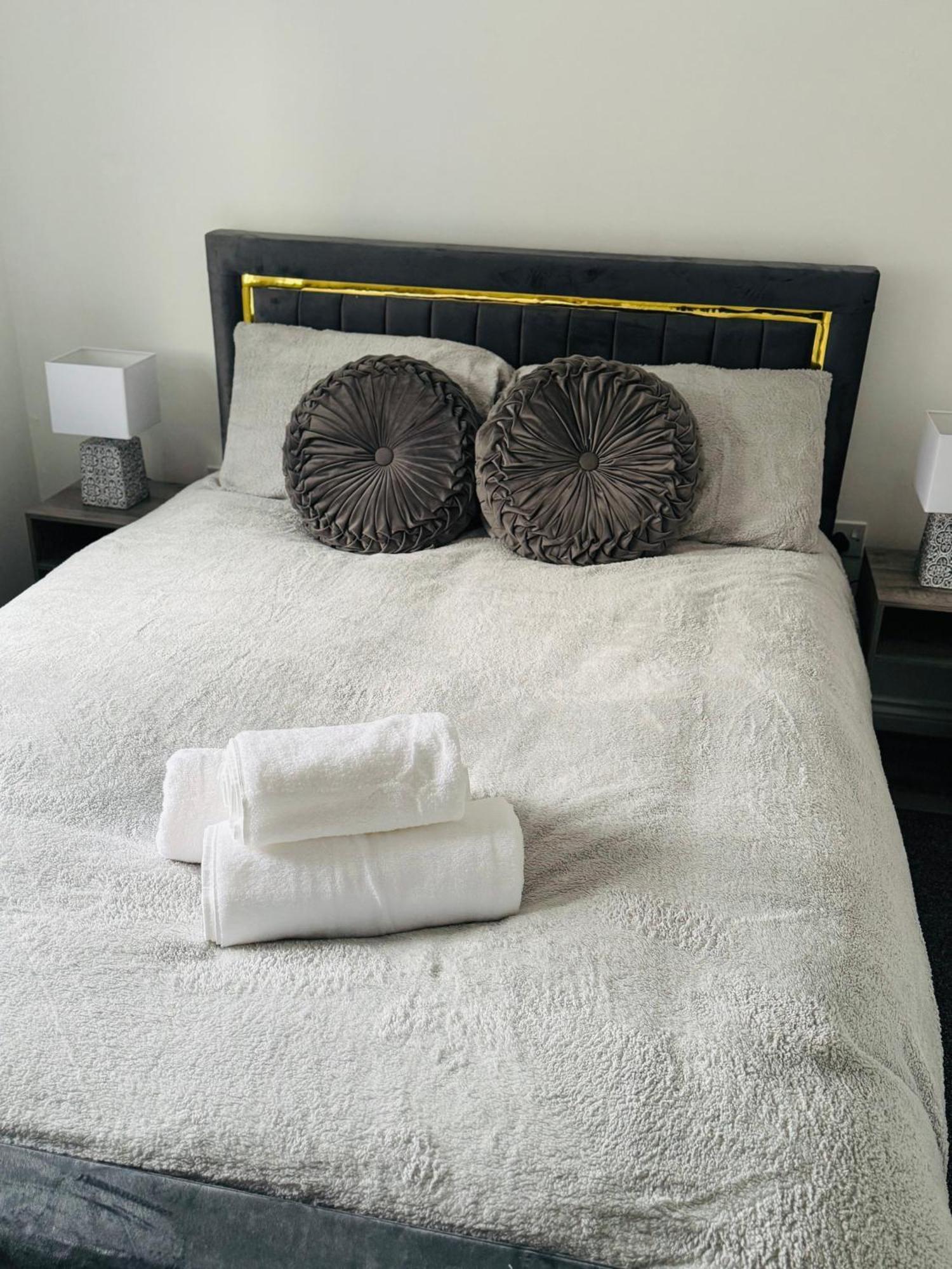 Harmony House 3 Bedroom New Build For Families, Contractors, Black Country Museum Sleeps 6 提普顿 外观 照片