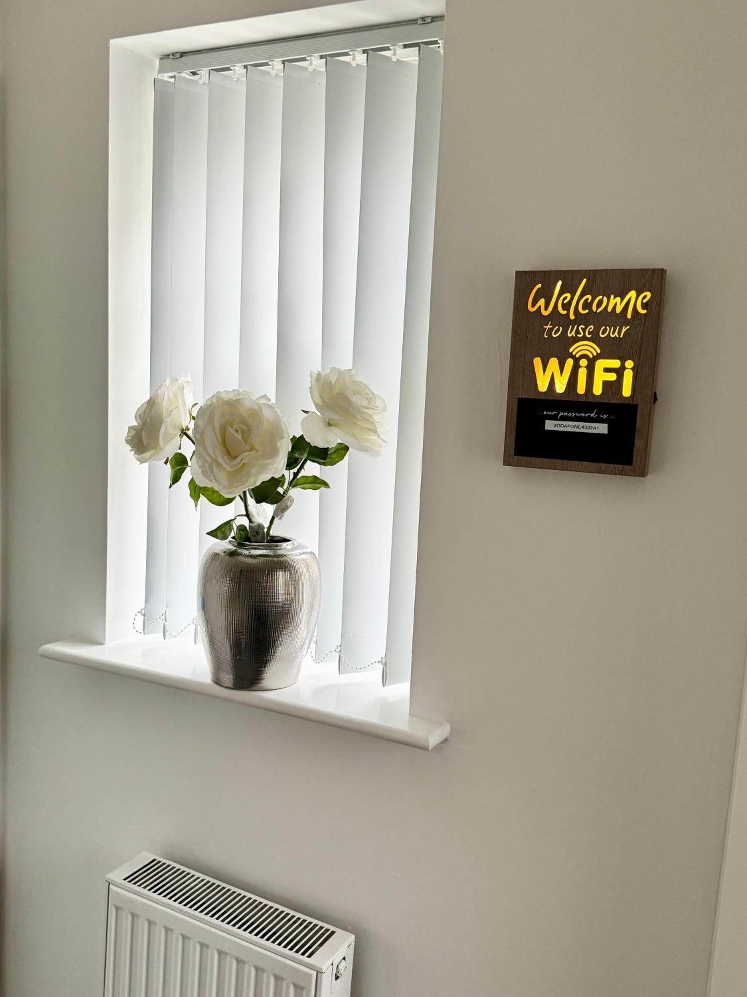 Harmony House 3 Bedroom New Build For Families, Contractors, Black Country Museum Sleeps 6 提普顿 外观 照片