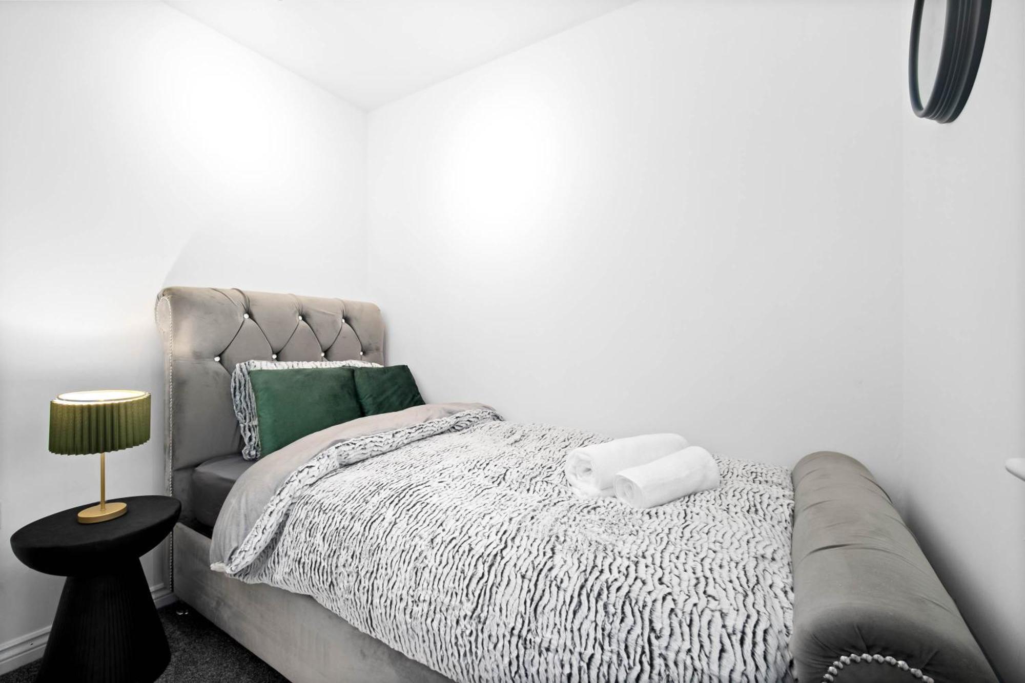 Harmony House 3 Bedroom New Build For Families, Contractors, Black Country Museum Sleeps 6 提普顿 外观 照片
