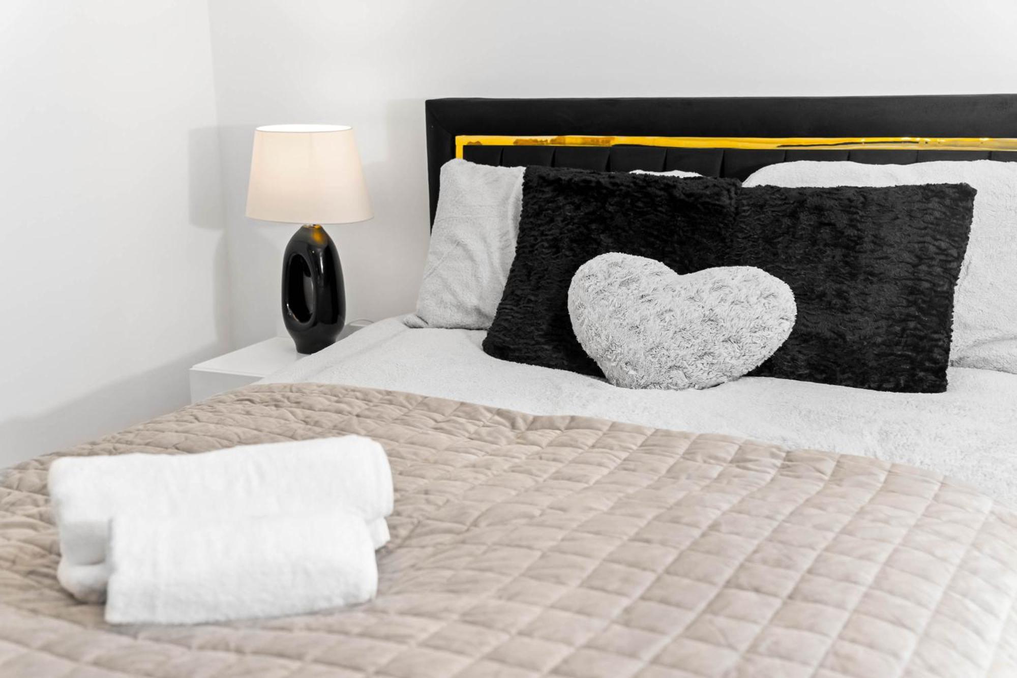 Harmony House 3 Bedroom New Build For Families, Contractors, Black Country Museum Sleeps 6 提普顿 外观 照片